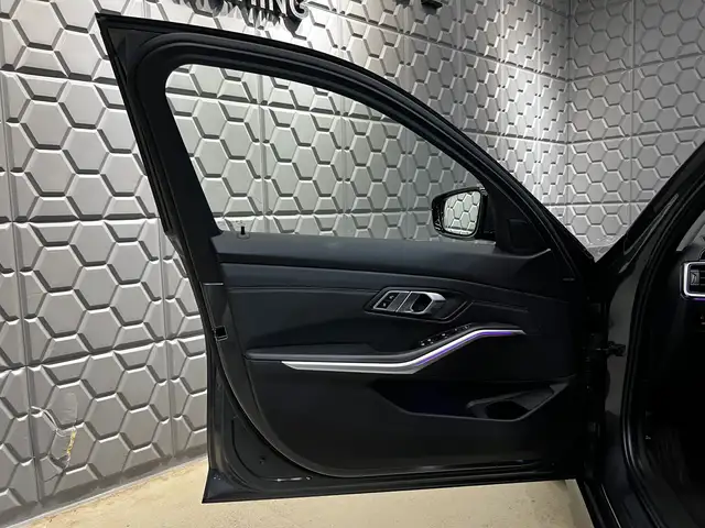 BMW 3 Series view 11