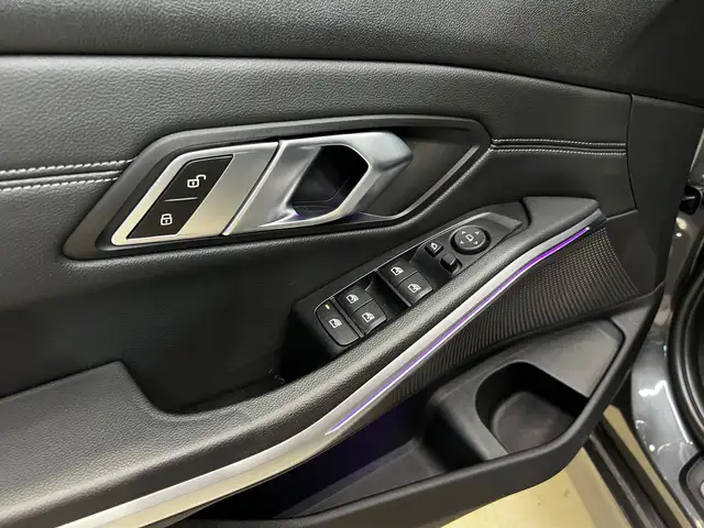 BMW 3 Series view 12