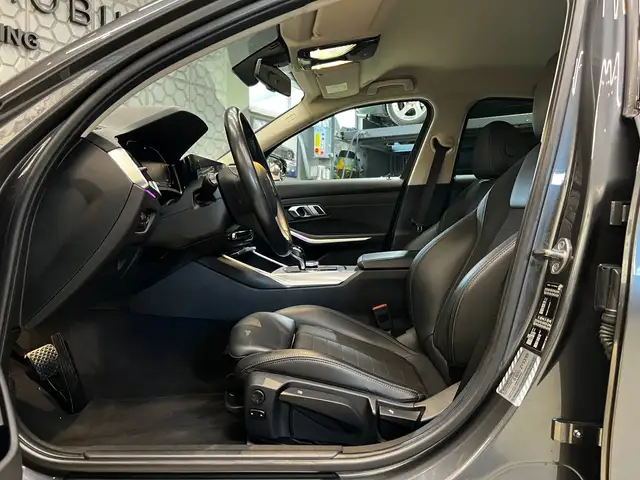 BMW 3 Series view 13
