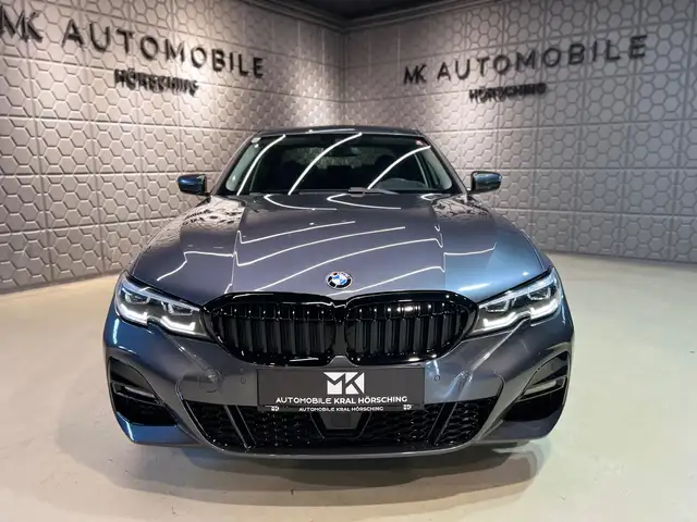 BMW 3 Series view 3