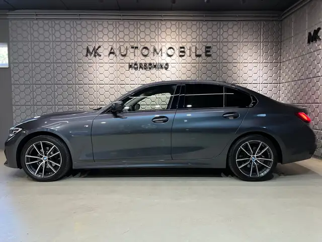 BMW 3 Series view 5