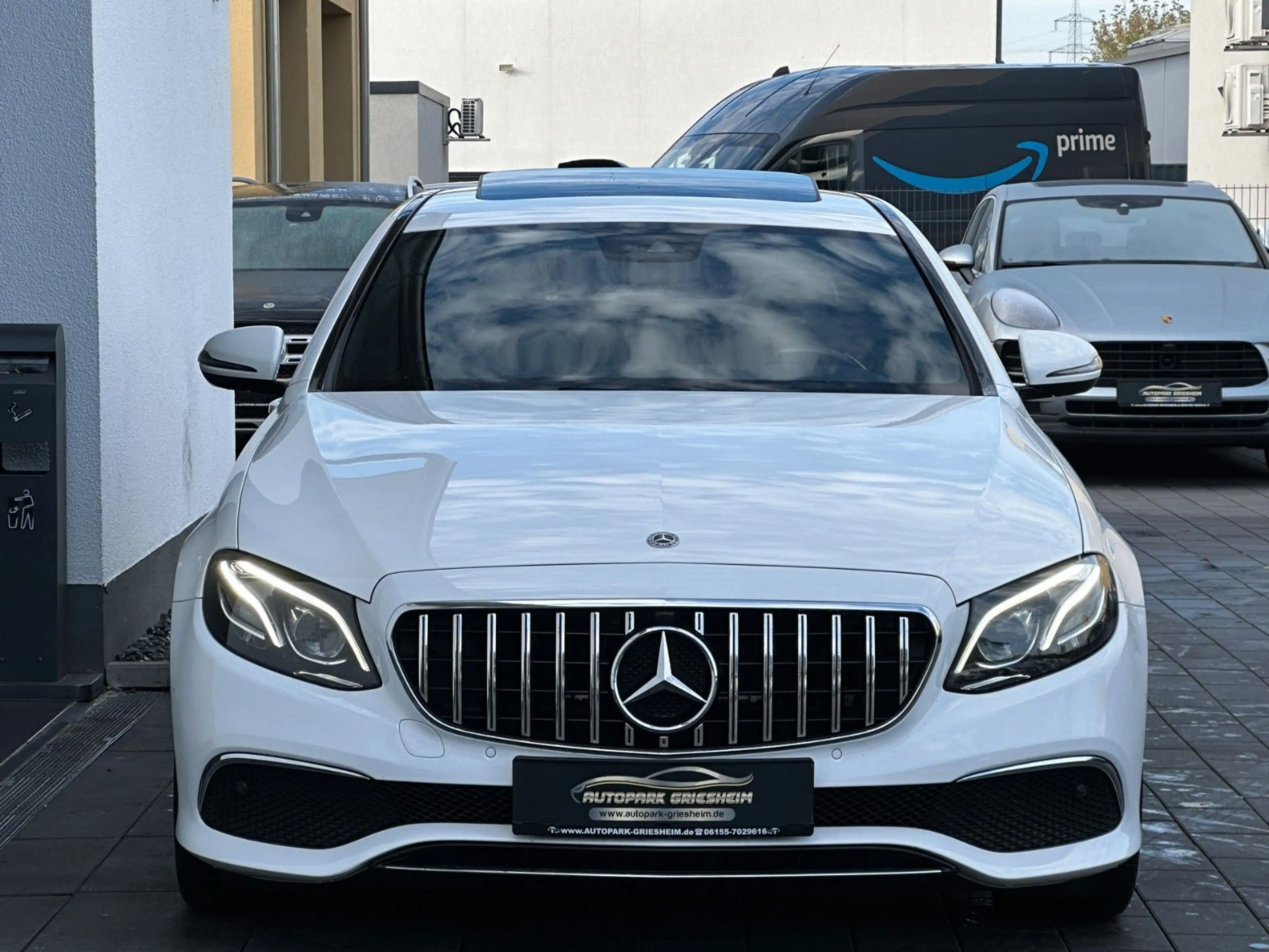 Mercedes-Benz E 220 d Lim.*SPORT-PAKET*S-DACH*COMAND*KAMERA* — photo 2