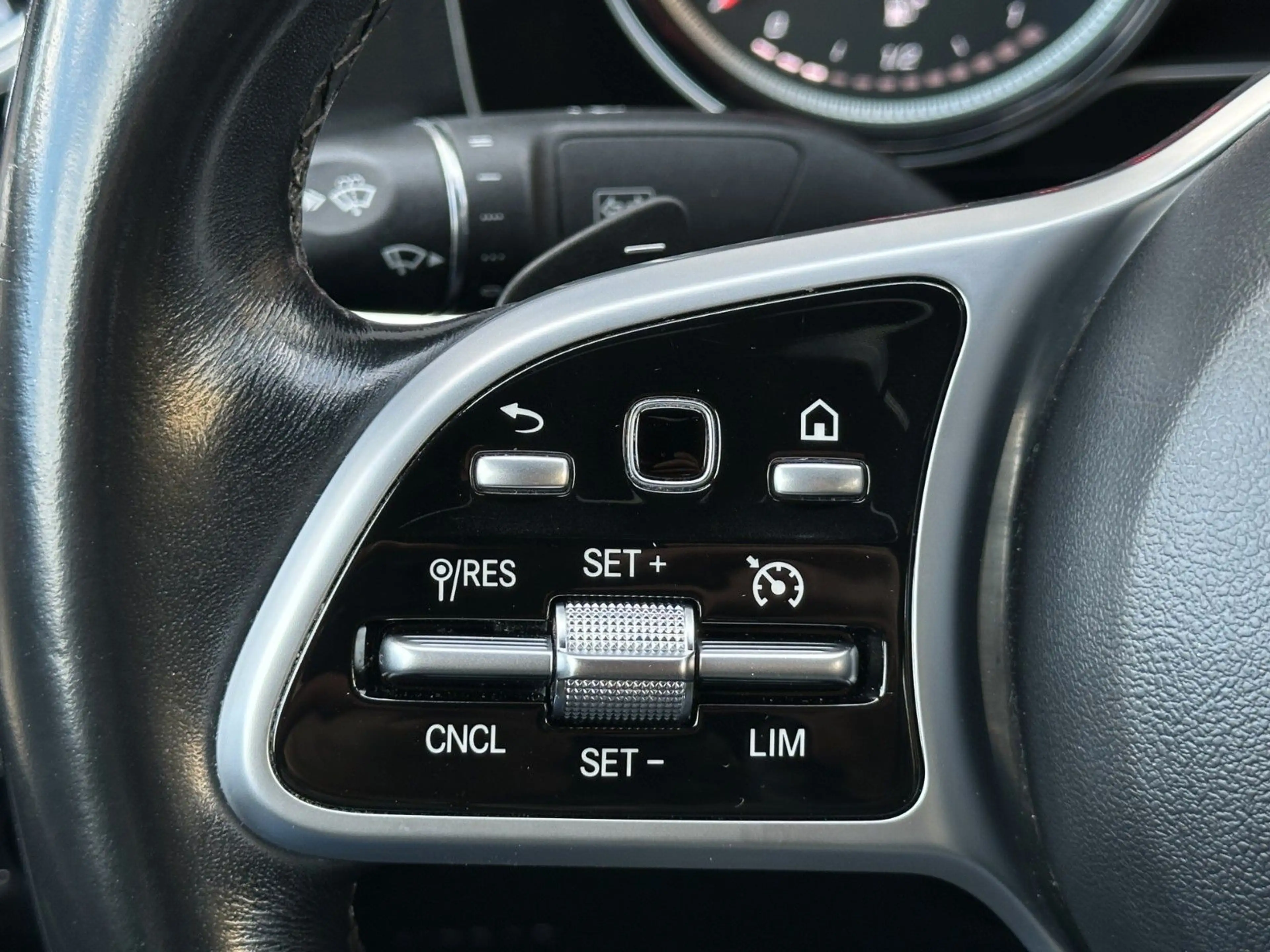 Mercedes-Benz E 220 d Lim.*SPORT-PAKET*S-DACH*COMAND*KAMERA* — photo 10