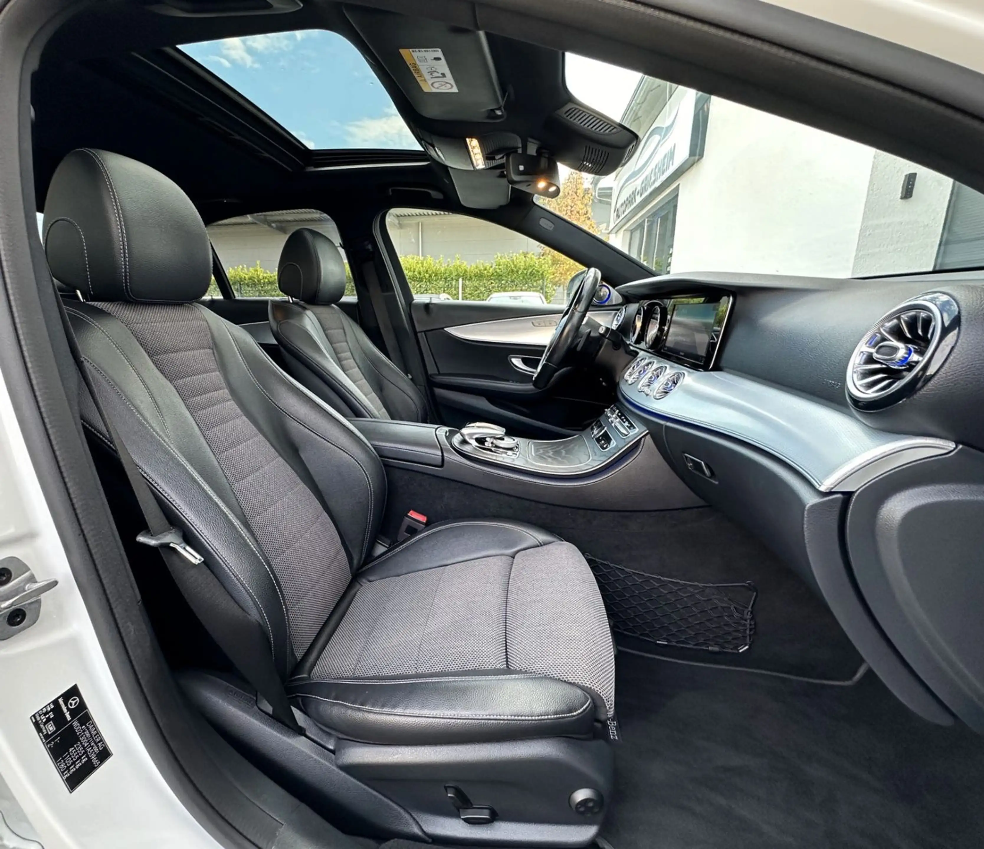 Mercedes-Benz E 220 d Lim.*SPORT-PAKET*S-DACH*COMAND*KAMERA* — photo 6