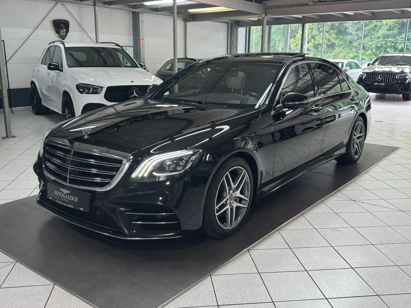 Mercedes-Benz S 560 4M LANG AMG*PANO*HUD*BURM*FOND TV*VOLLL Schwarz - 1
