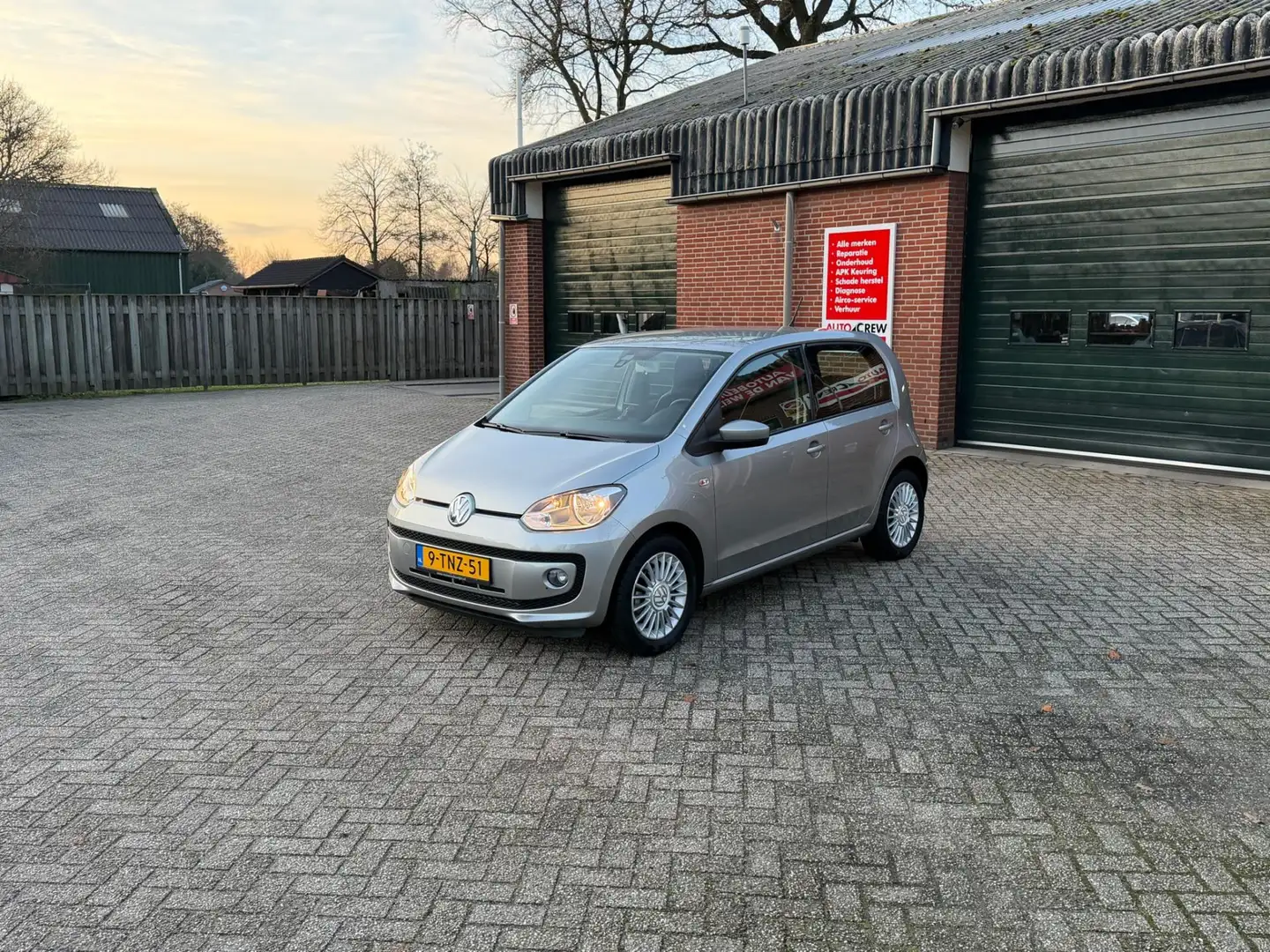 Volkswagen up! 1.0 high up! NL-Auto 1e Eigenaar NAP-OK 17.000km!! Grau - 2