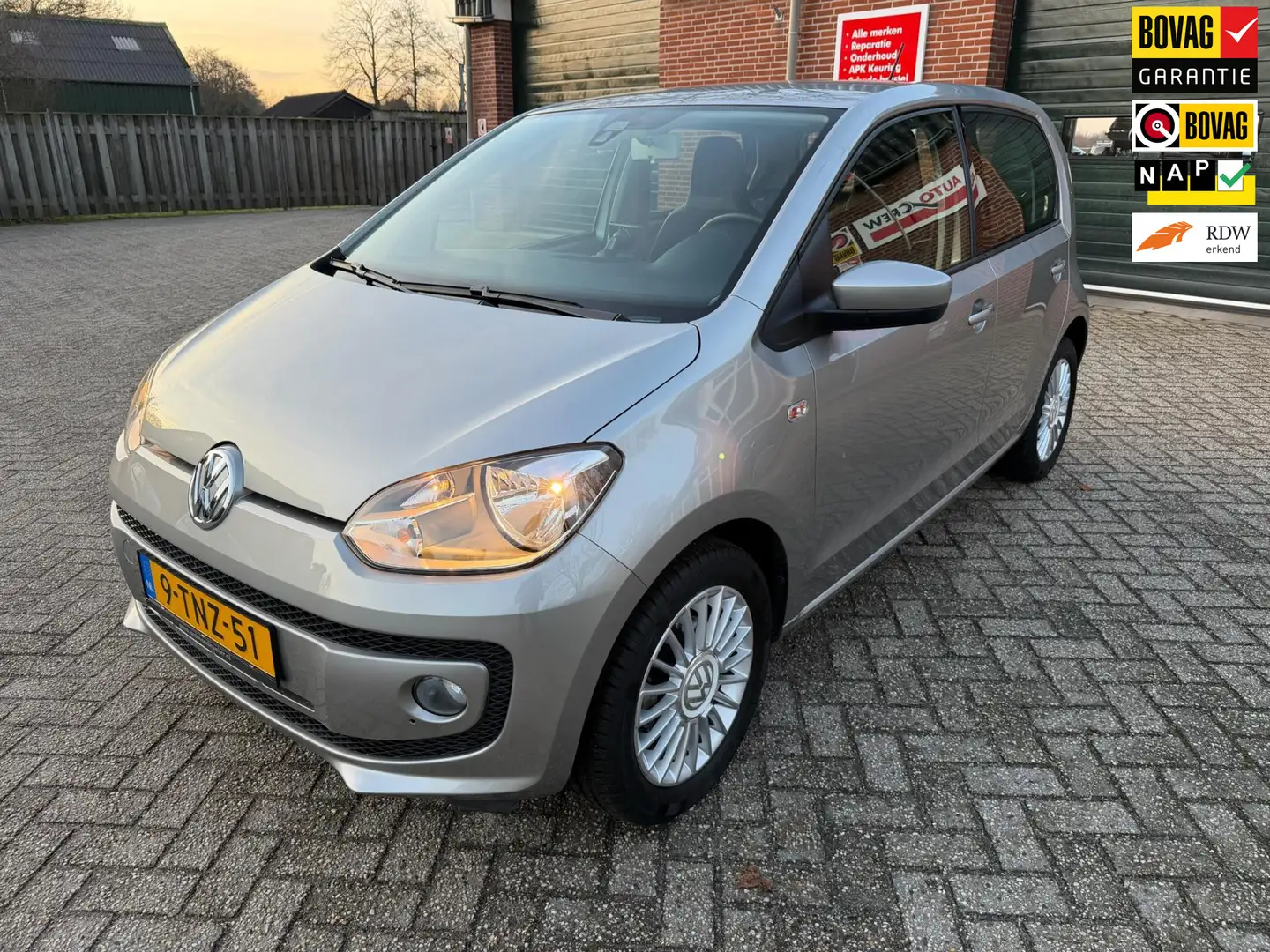 Volkswagen up! 1.0 high up! NL-Auto 1e Eigenaar NAP-OK 17.000km!! Grau - 1