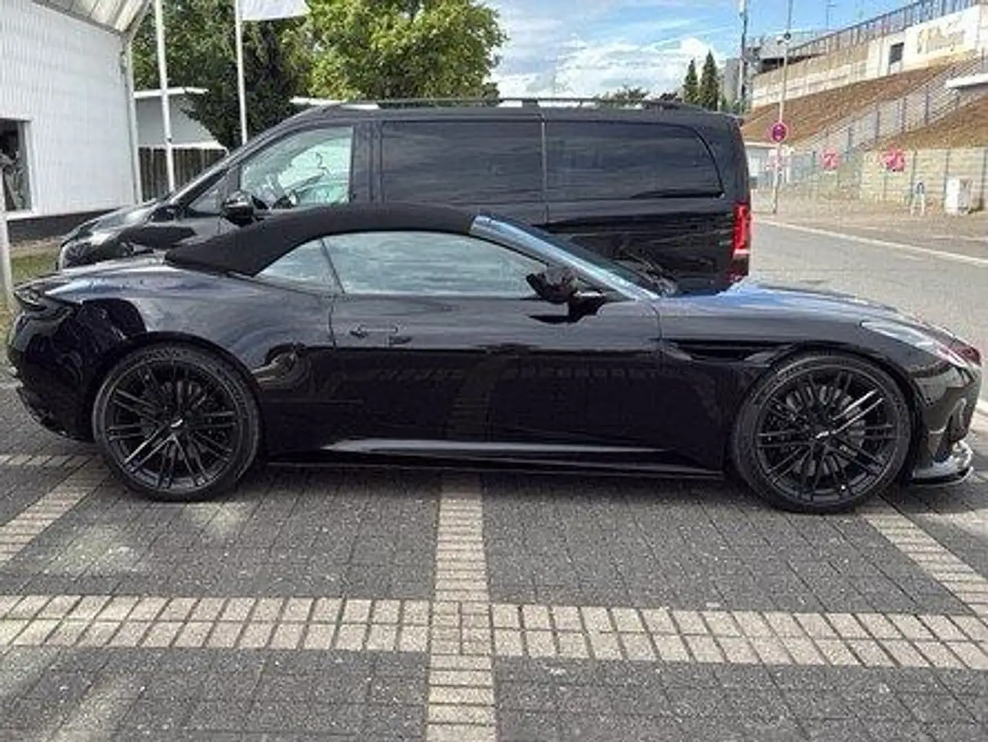 Aston Martin DB12 Volante Black Чёрный - 1