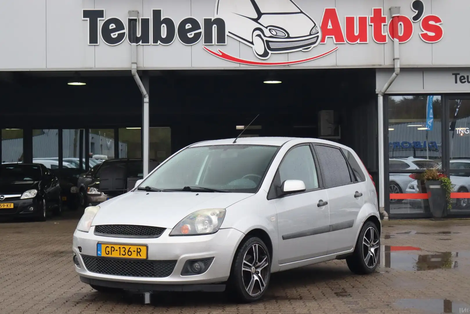Ford Fiesta 1.4-16V Ambiente Airco, Lichtmetalen wielen, Radio Grijs - 1