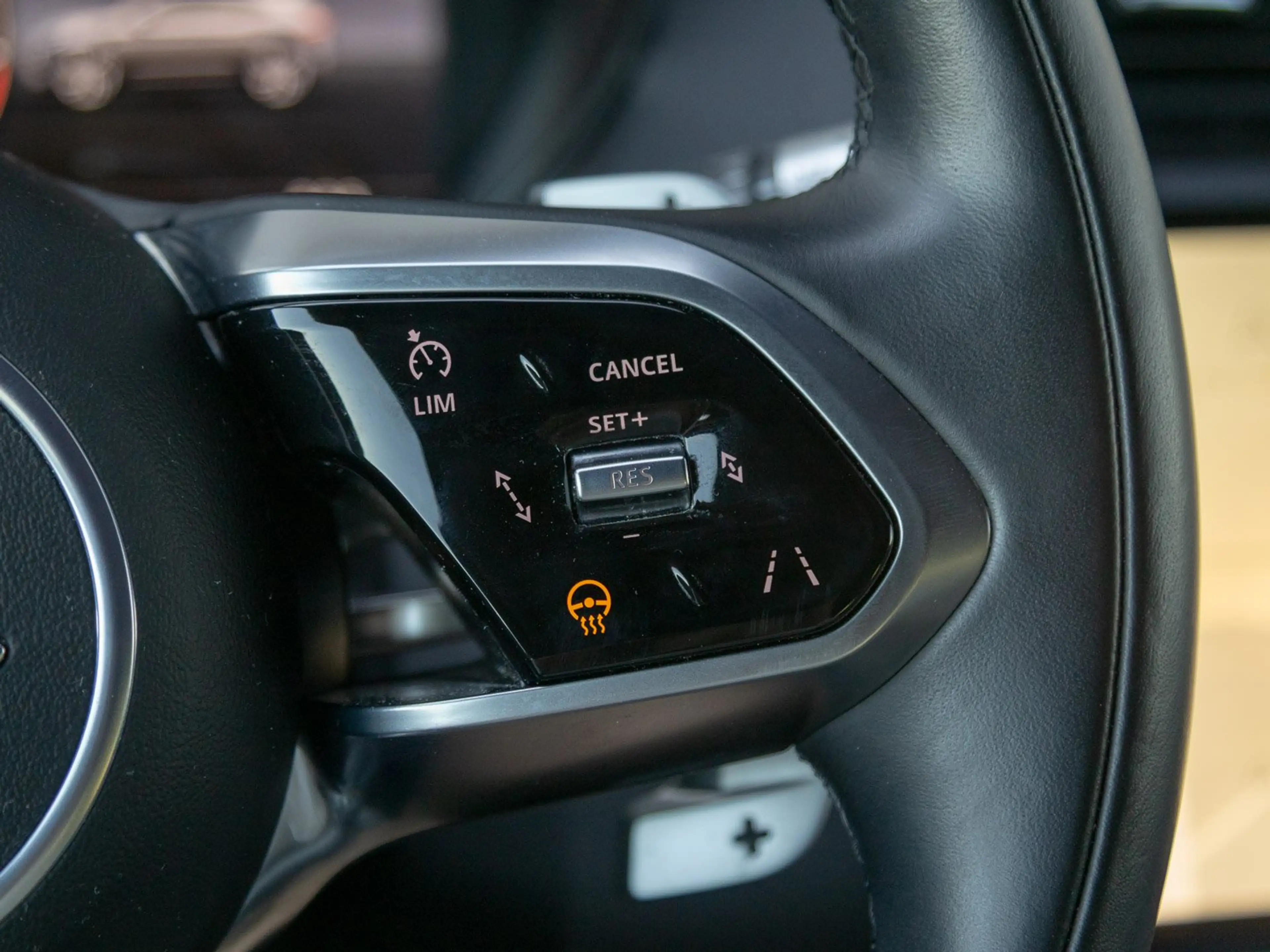 Jaguar E-Pace LED/navigatie/360° camera/P300 — photo 15