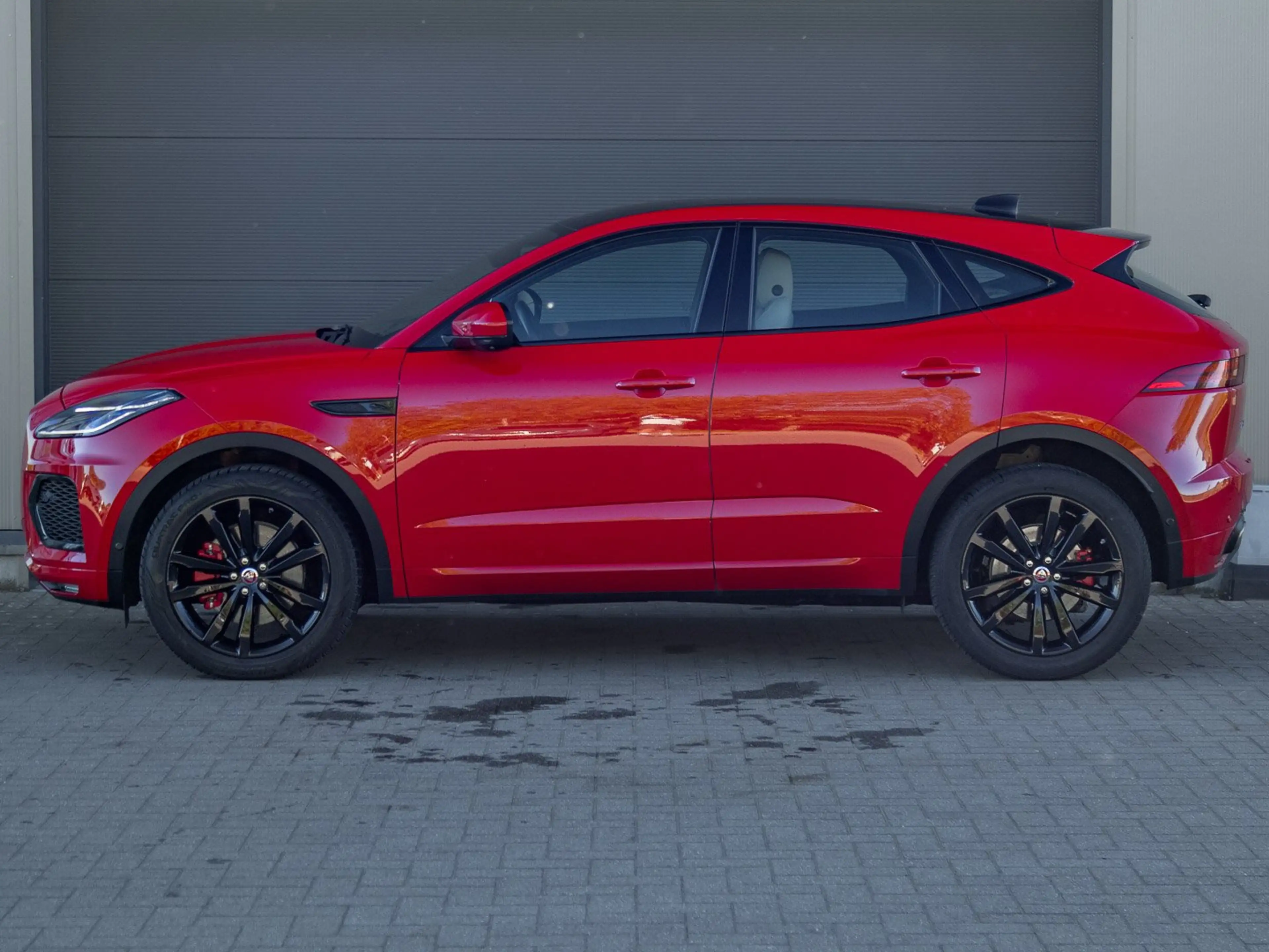 Jaguar E-Pace LED/navigatie/360° camera/P300 — photo 4