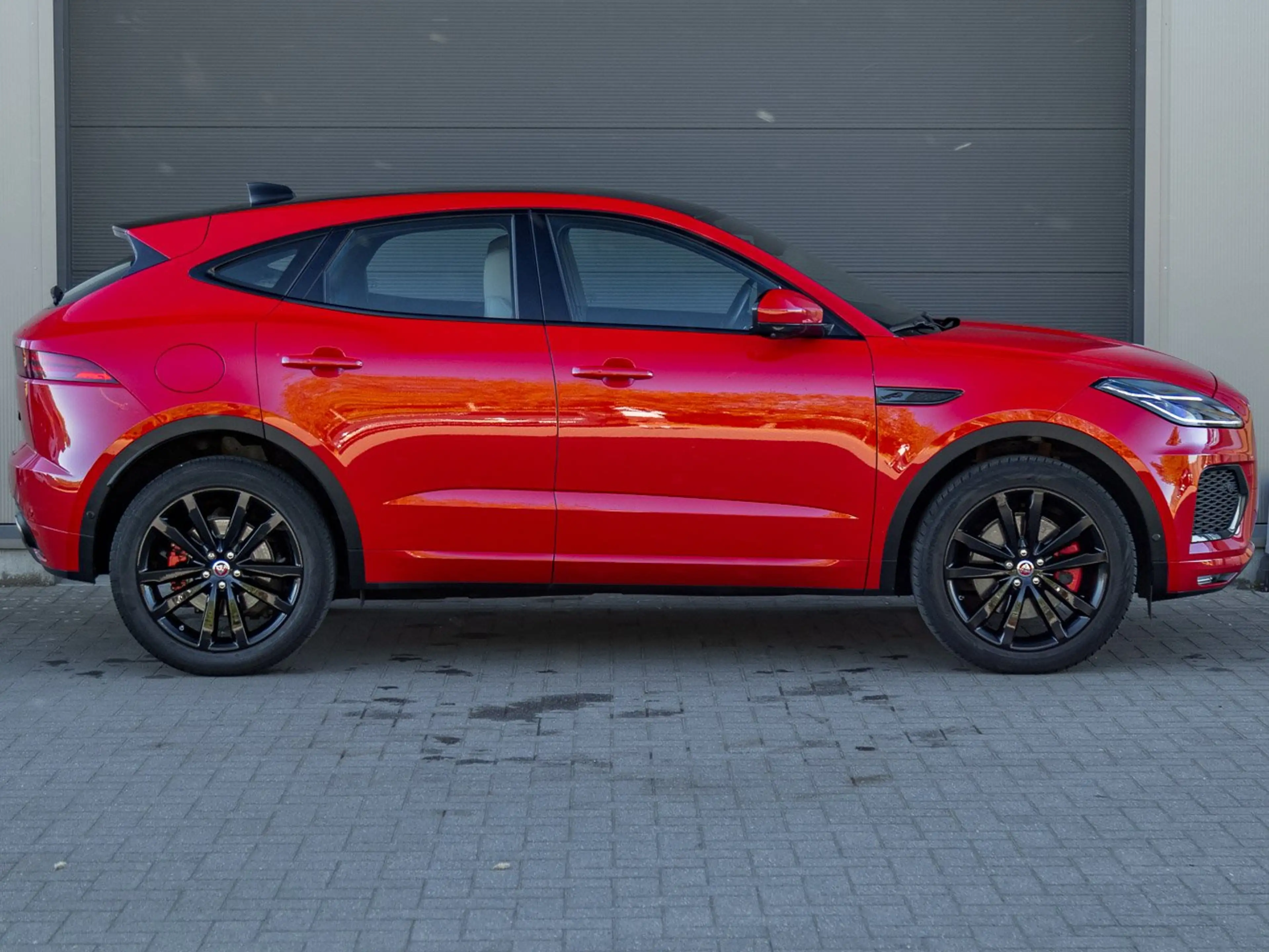 Jaguar E-Pace LED/navigatie/360° camera/P300 — photo 10