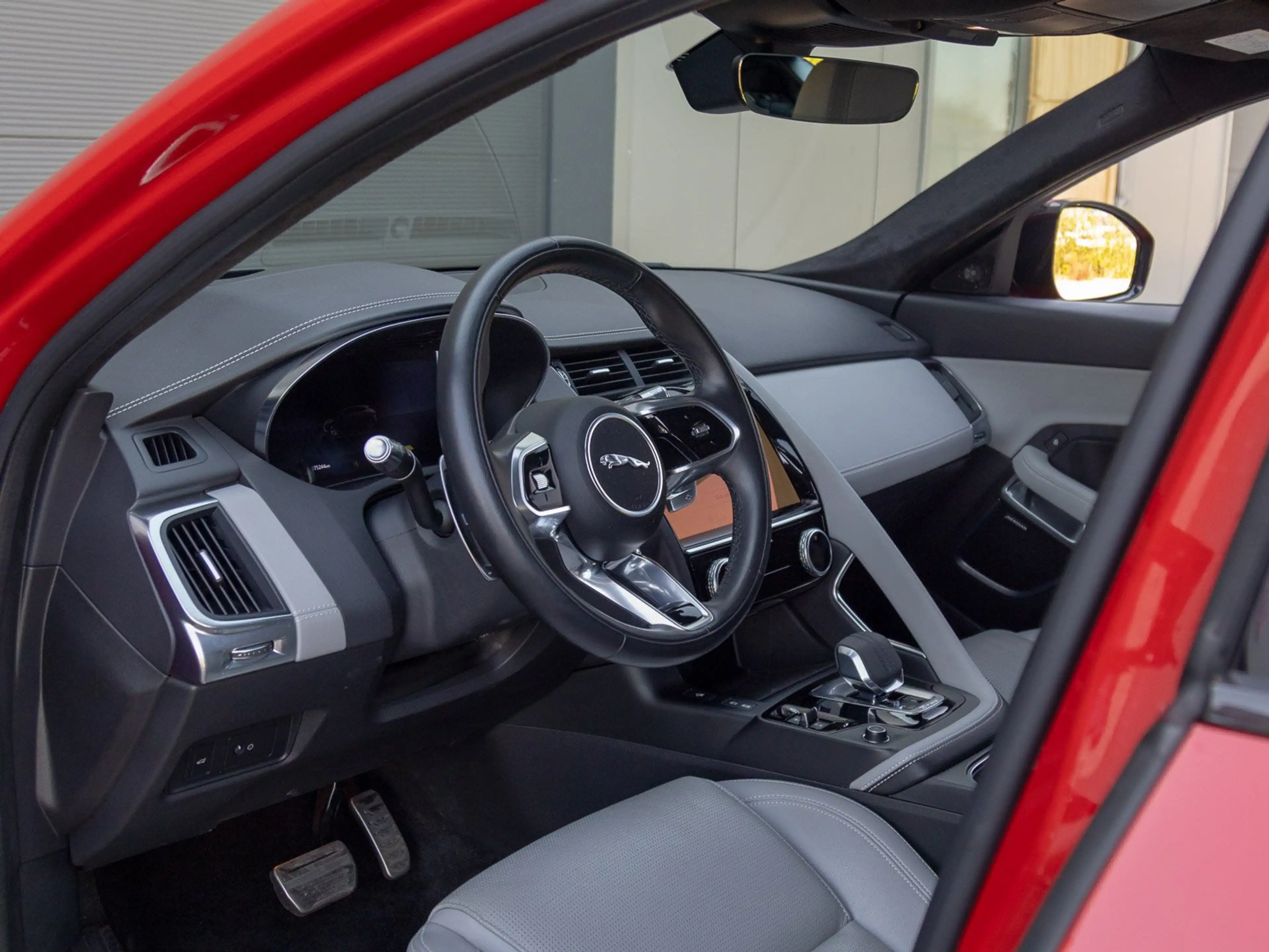 Jaguar E-Pace LED/navigatie/360° camera/P300 — photo 12