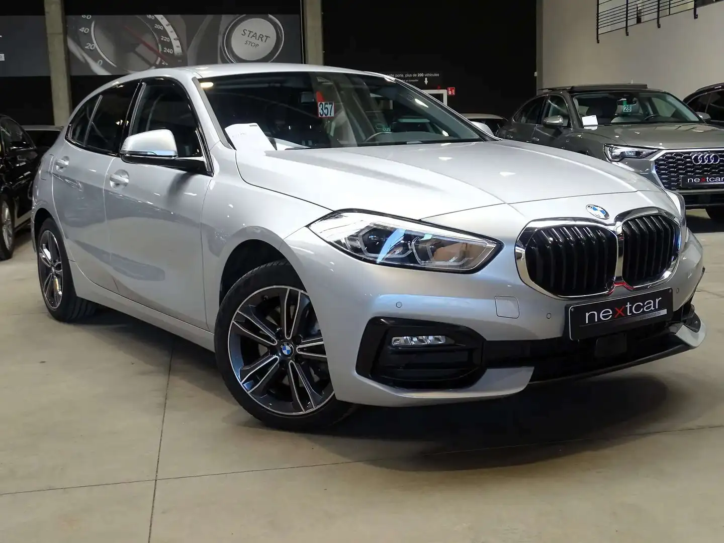 BMW 118 iA Hatch Sportline *FULL LED-NAVI-DIGITAL-PARKING* Argent - 2