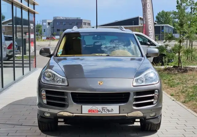 Porsche Cayenne view 2