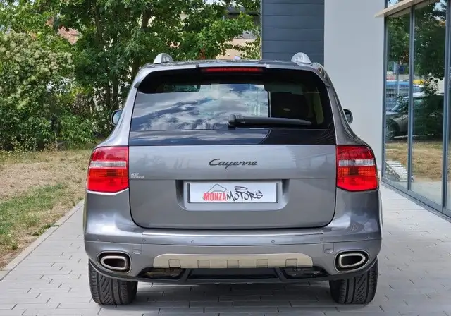 Porsche Cayenne view 7