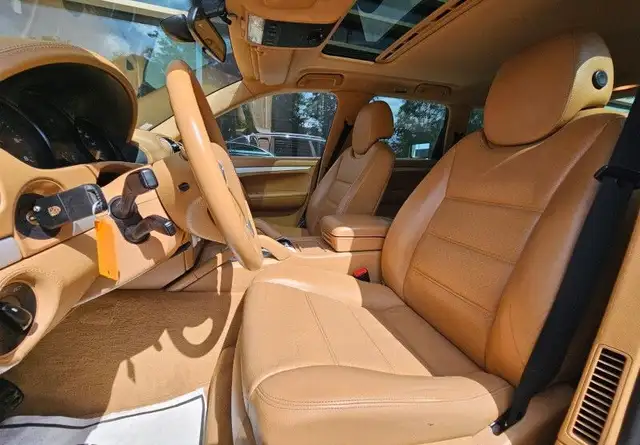 Porsche Cayenne view 16