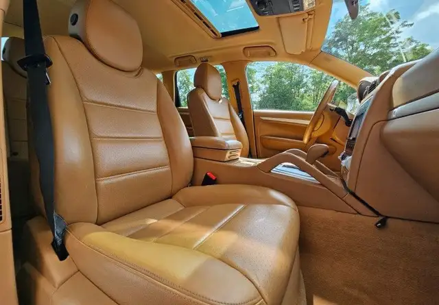 Porsche Cayenne view 19