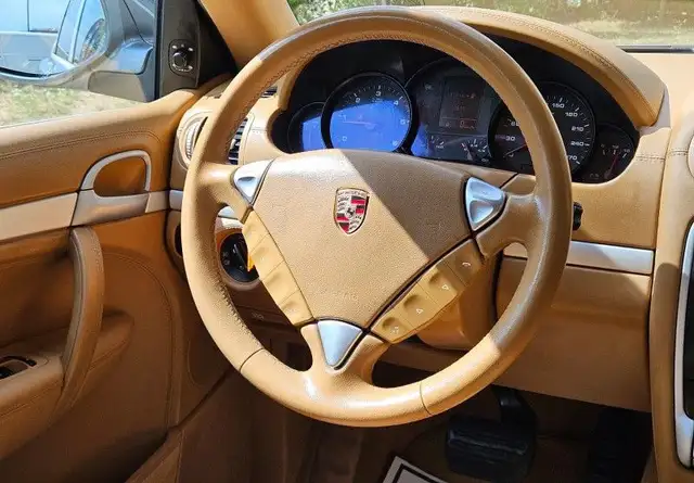 Porsche Cayenne view 21