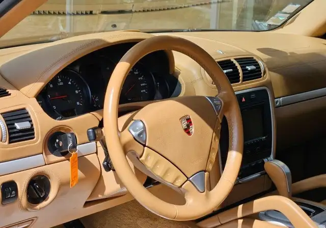 Porsche Cayenne view 11