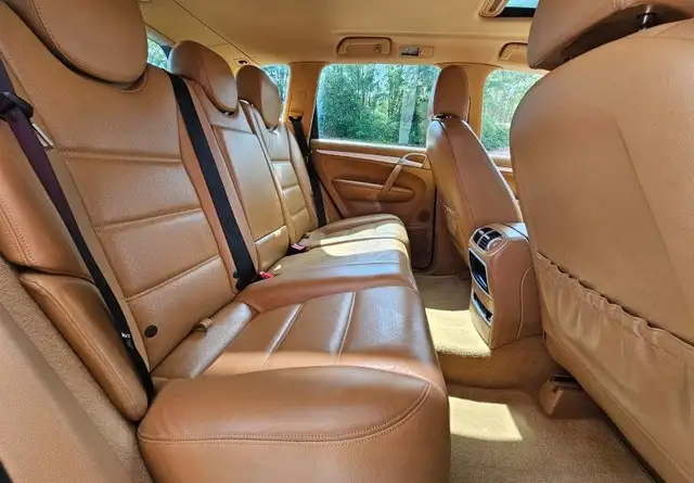 Porsche Cayenne view 18