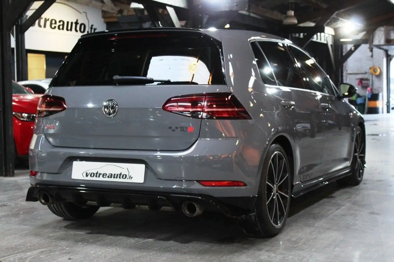 Volkswagen Golf (2) 2.0 TSI 290 GTI TCR DSG7 Grijs - 2