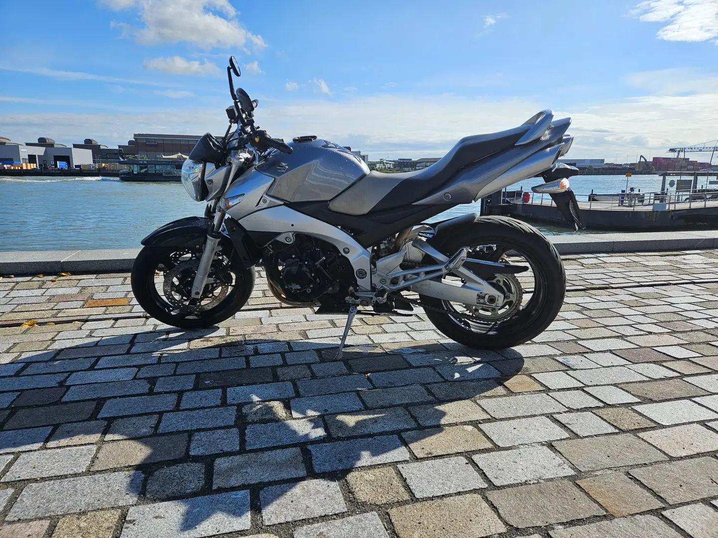 Suzuki GSR 600 Zilver - 1