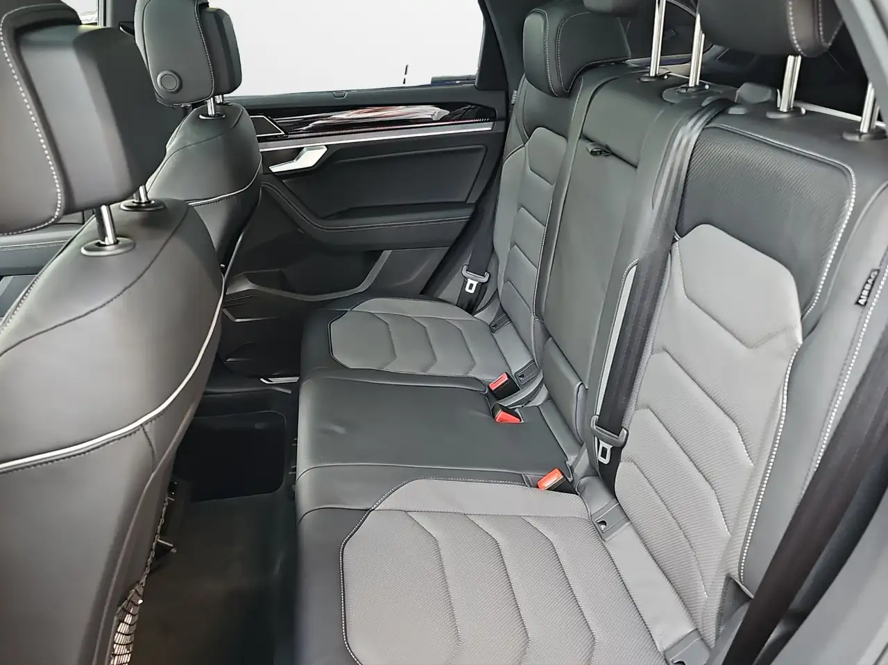 Volkswagen Touareg 3.0 TDI 4M R-Line Black Style Final Edition 12