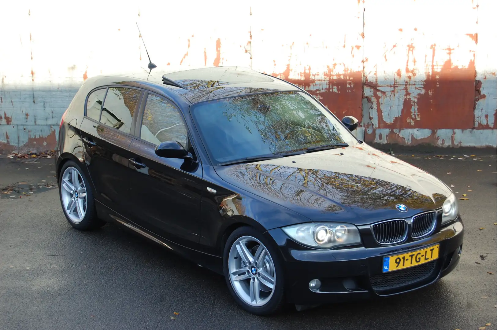 BMW 130 130i Cup / M Sport / Handbak / Xenon / Org. NL Zwart - 2