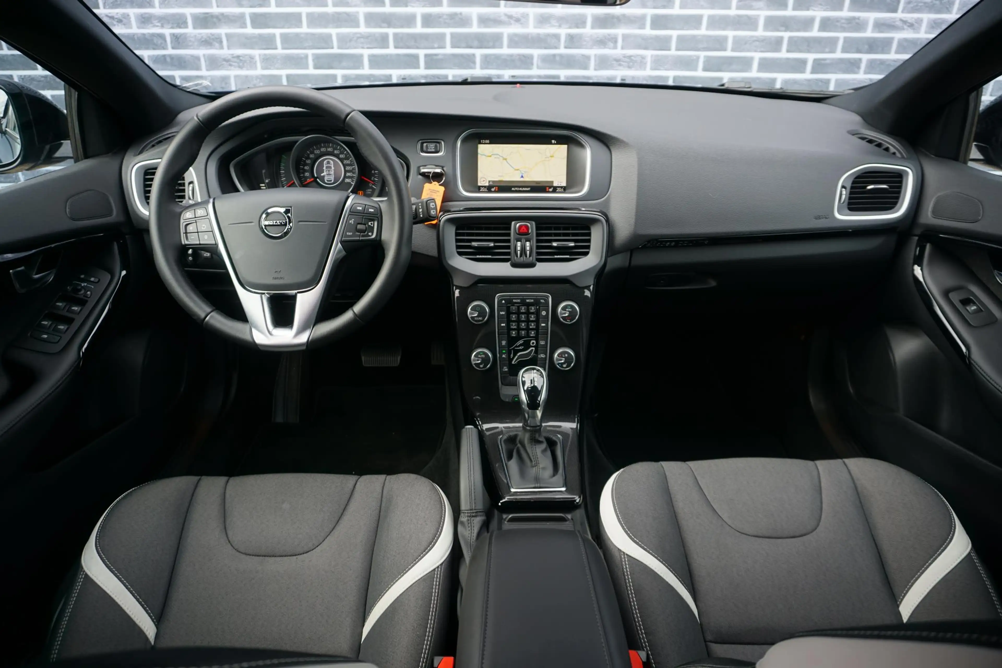 Volvo V40 Cross Country 1.5 T3 Dynamic Edition Volvo V40 Cross Country 1.5 — photo 4