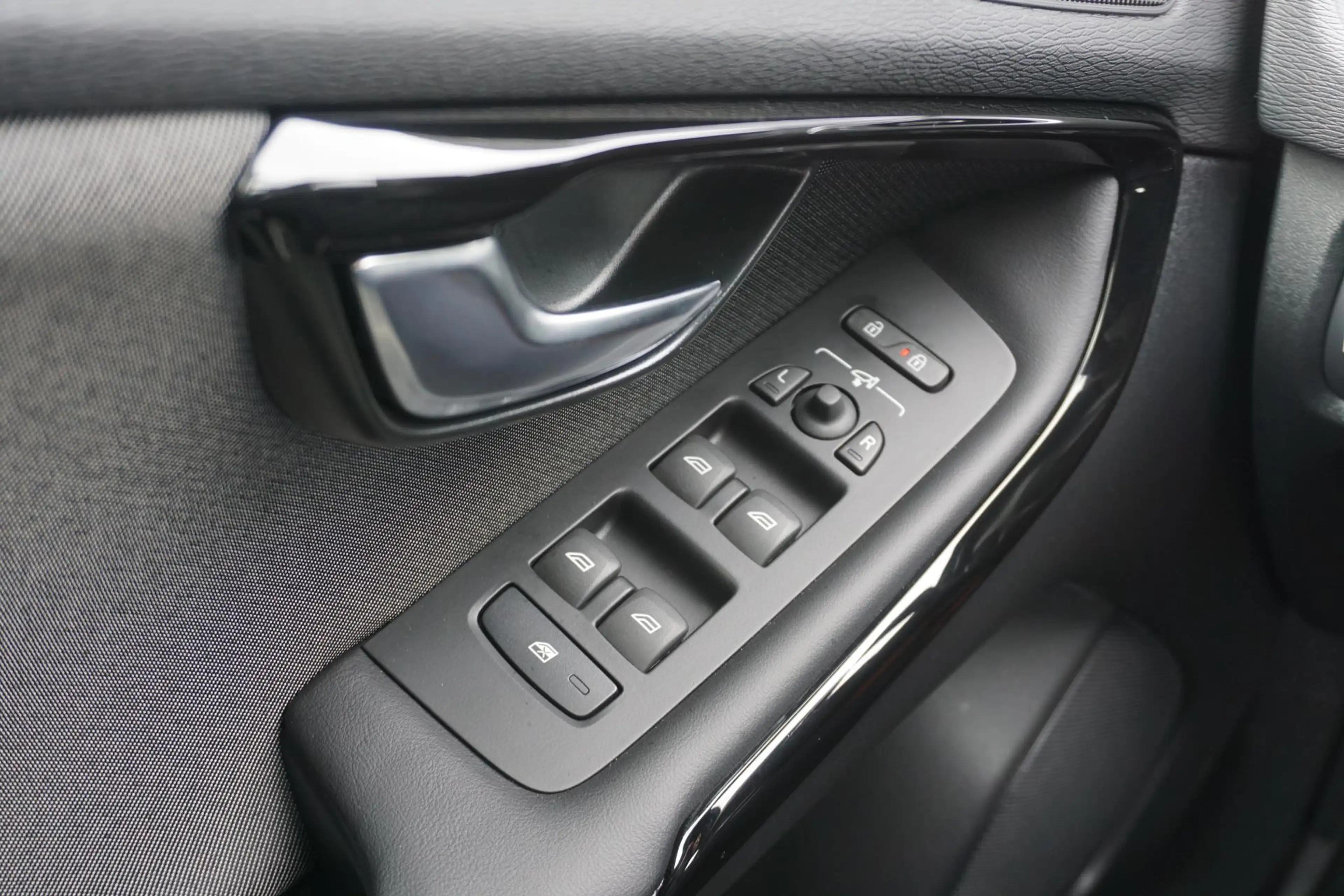 Volvo V40 Cross Country 1.5 T3 Dynamic Edition Volvo V40 Cross Country 1.5 — photo 12