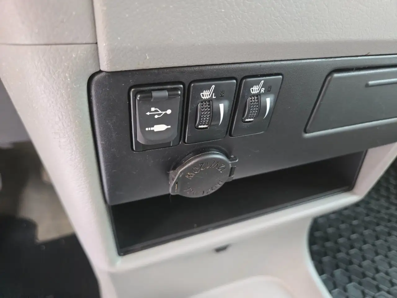 Toyota Sienna снимка Toyota Sienna
