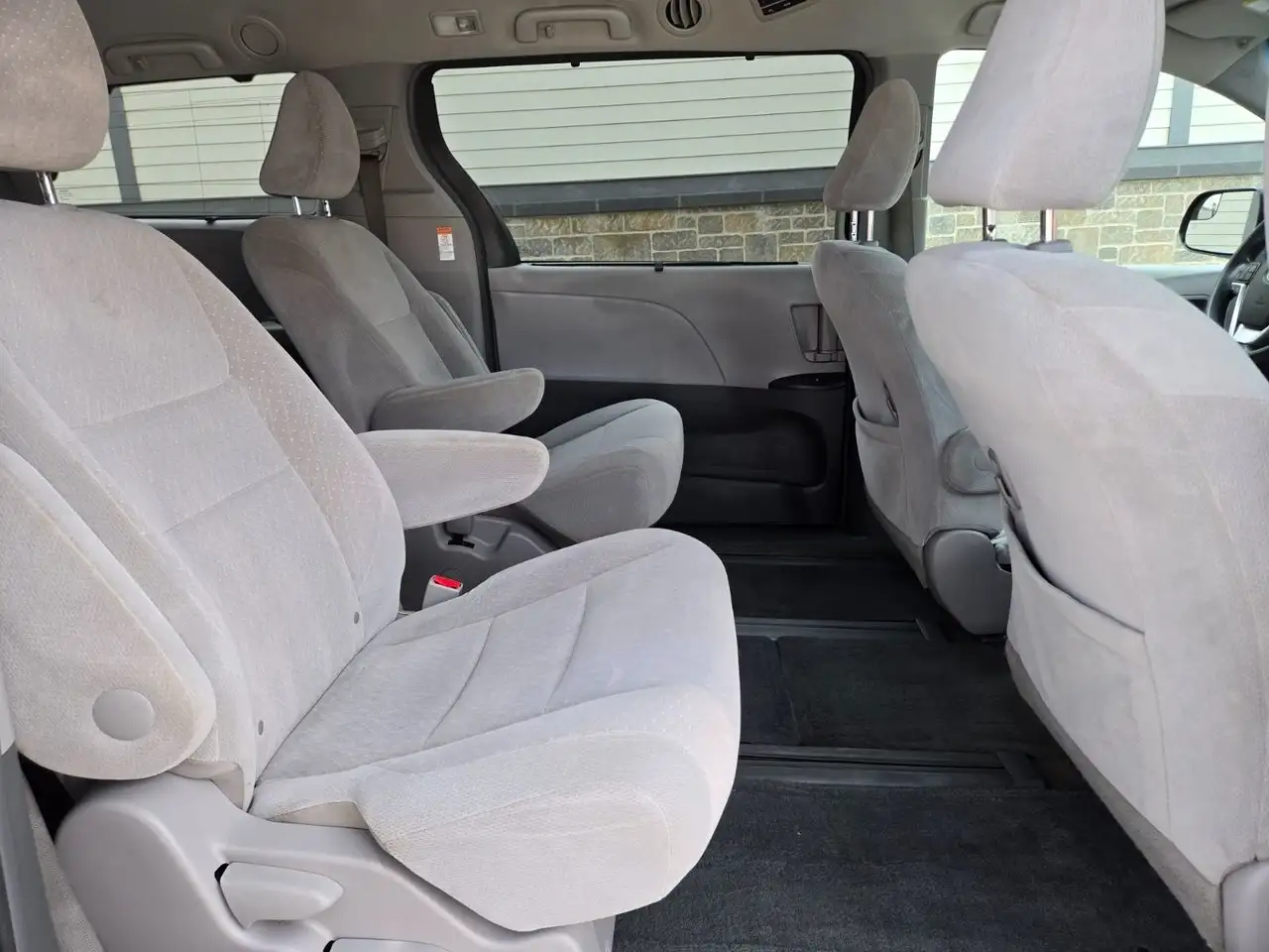Toyota Sienna снимка Toyota Sienna