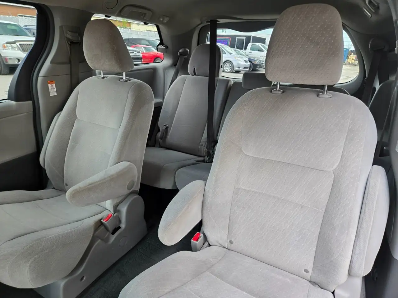 Toyota Sienna снимка Toyota Sienna