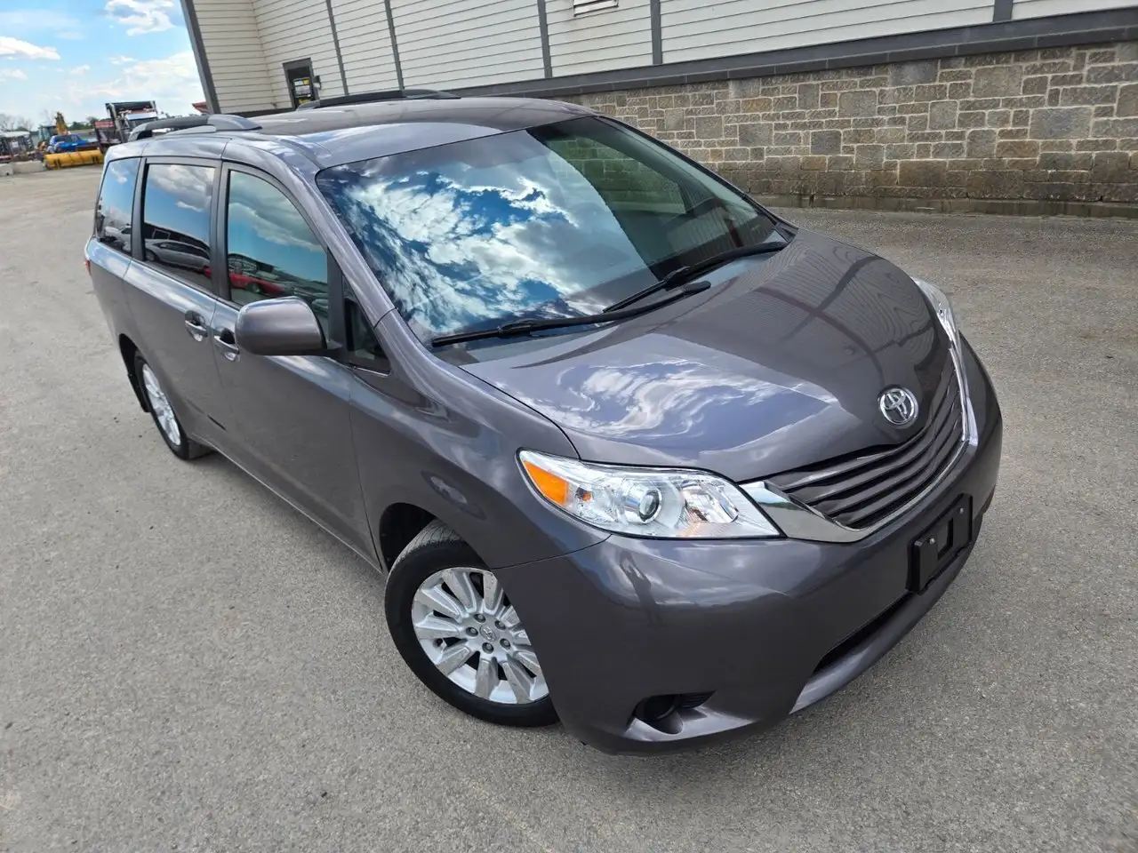 Toyota Sienna снимка Toyota Sienna