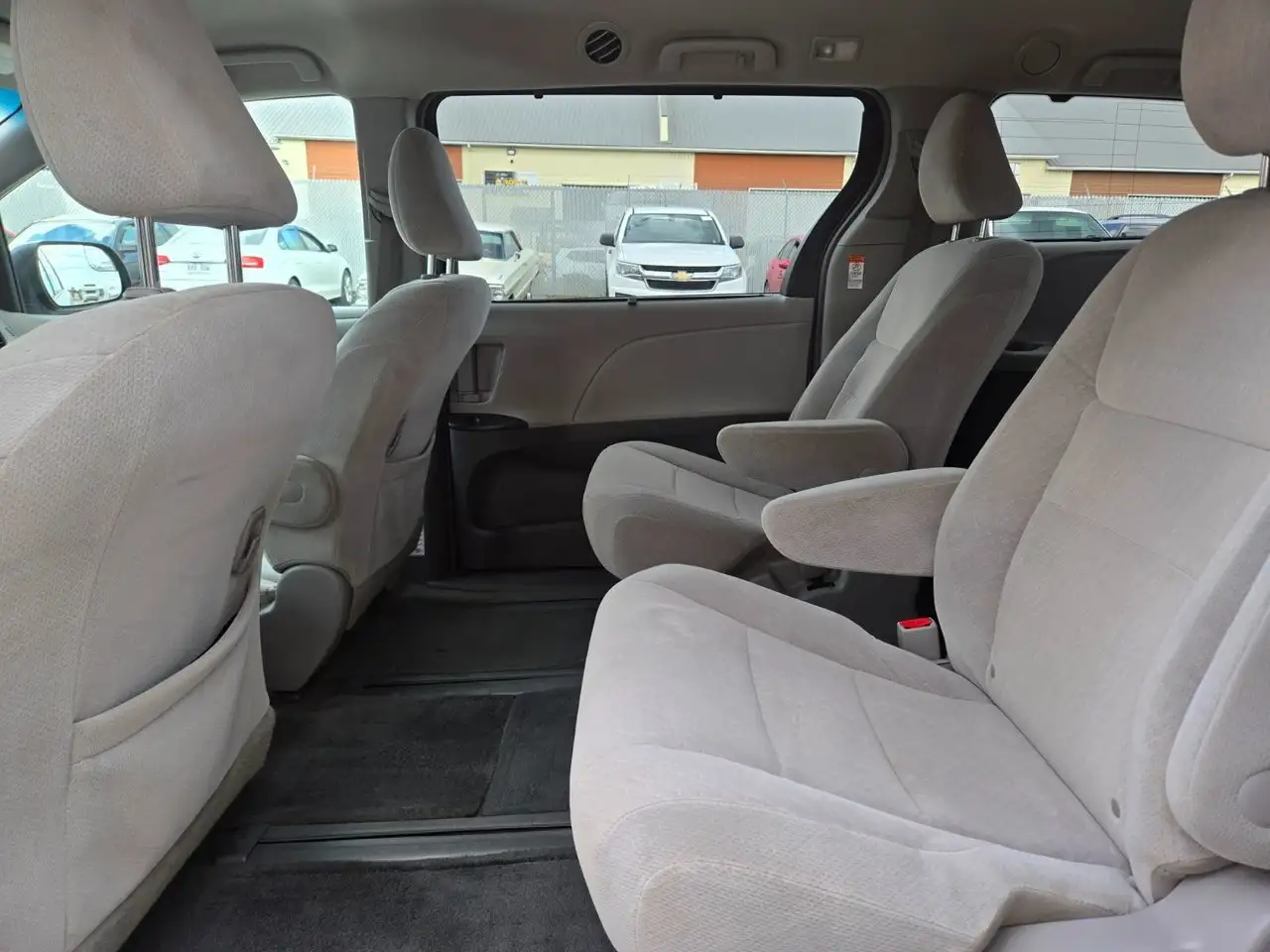 Toyota Sienna снимка Toyota Sienna