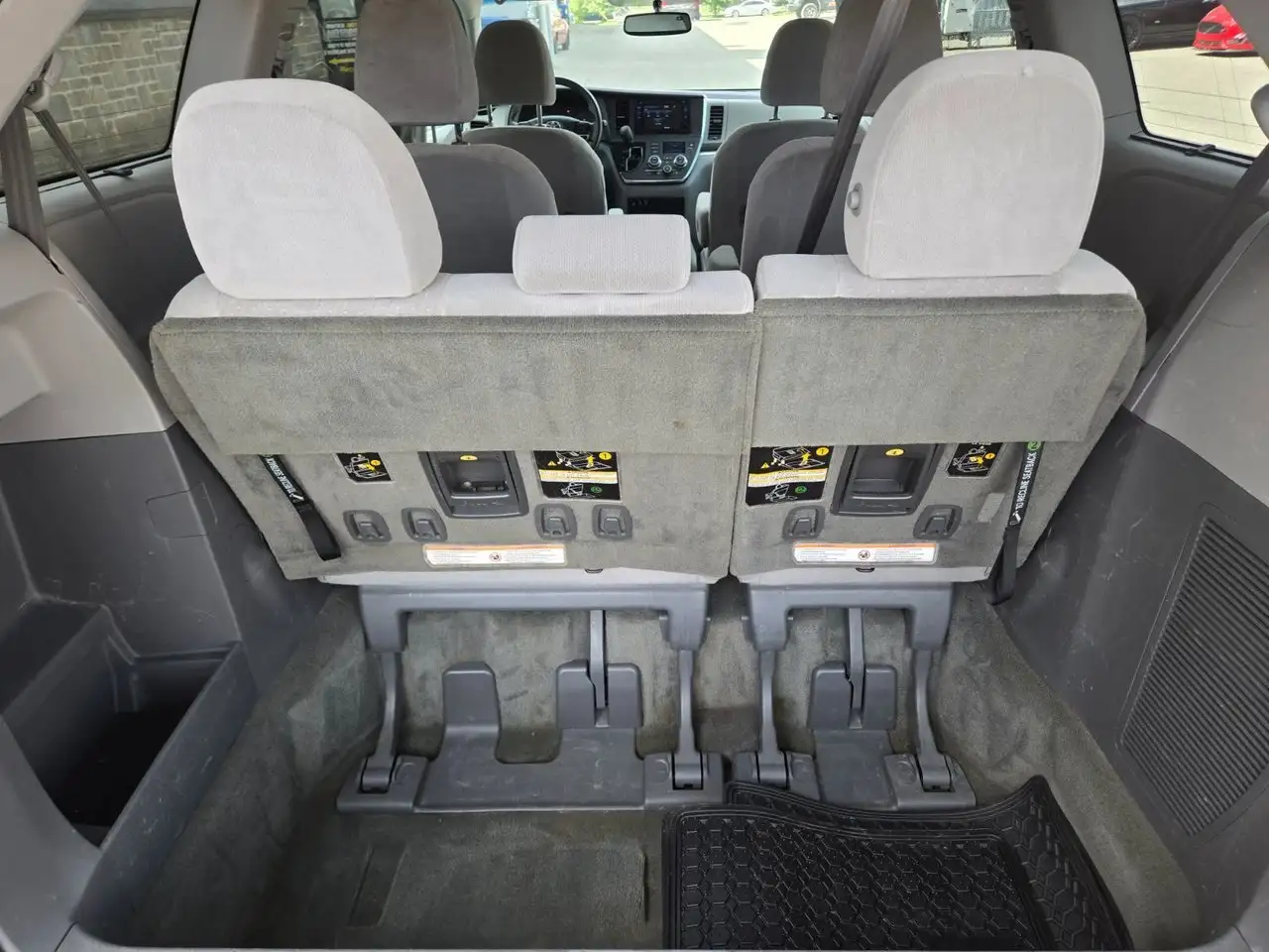 Toyota Sienna снимка Toyota Sienna