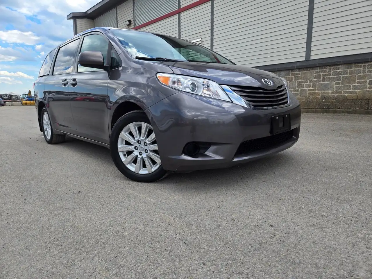 Toyota Sienna снимка Toyota Sienna