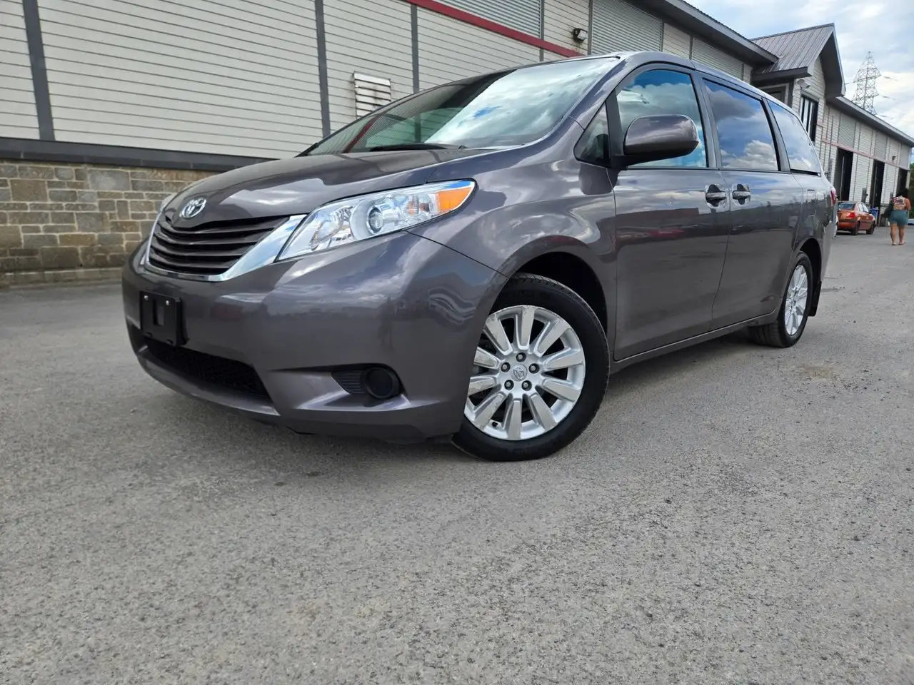 Toyota Sienna снимка Toyota Sienna