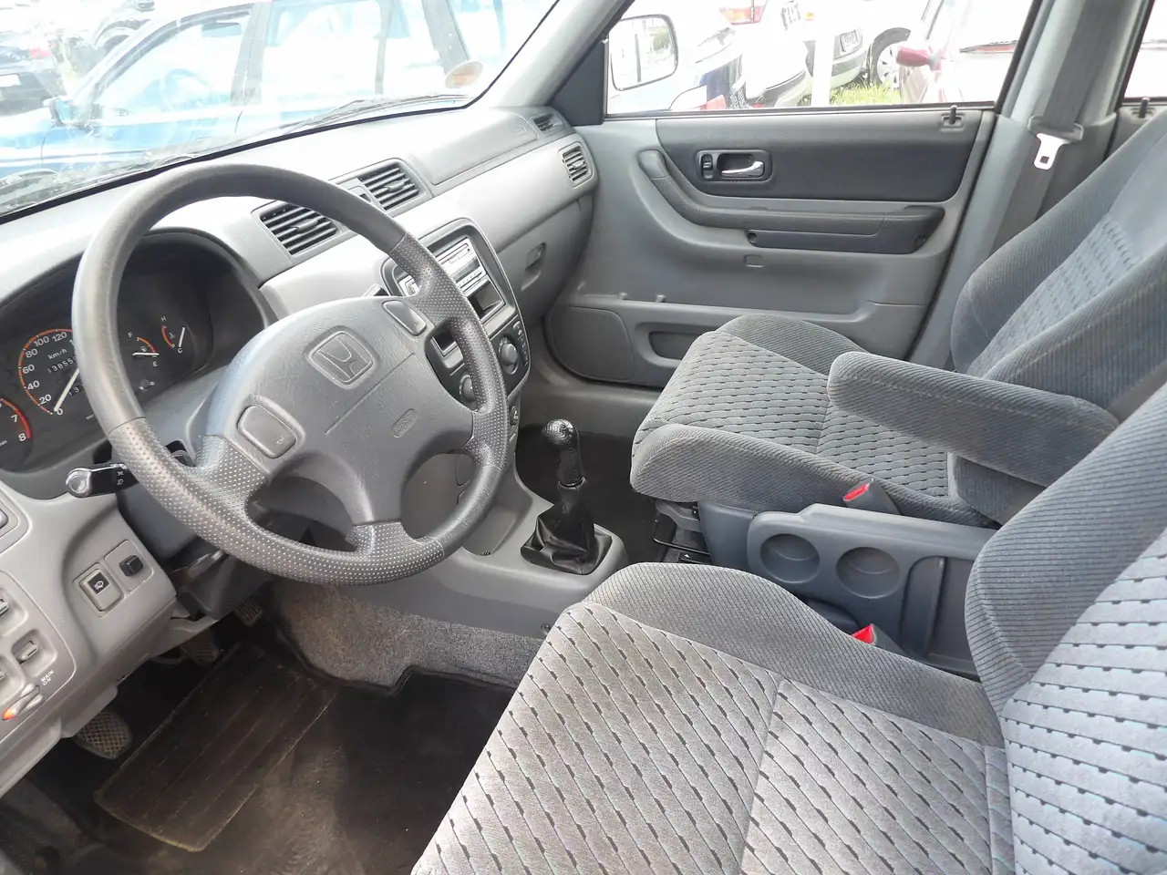 HONDA CR-V 4x4 - 2.0 147ch - 138 000KMS - CLIMATISATION - ATTELAGE - 4 ROUES AVEC PNEUS HIVER