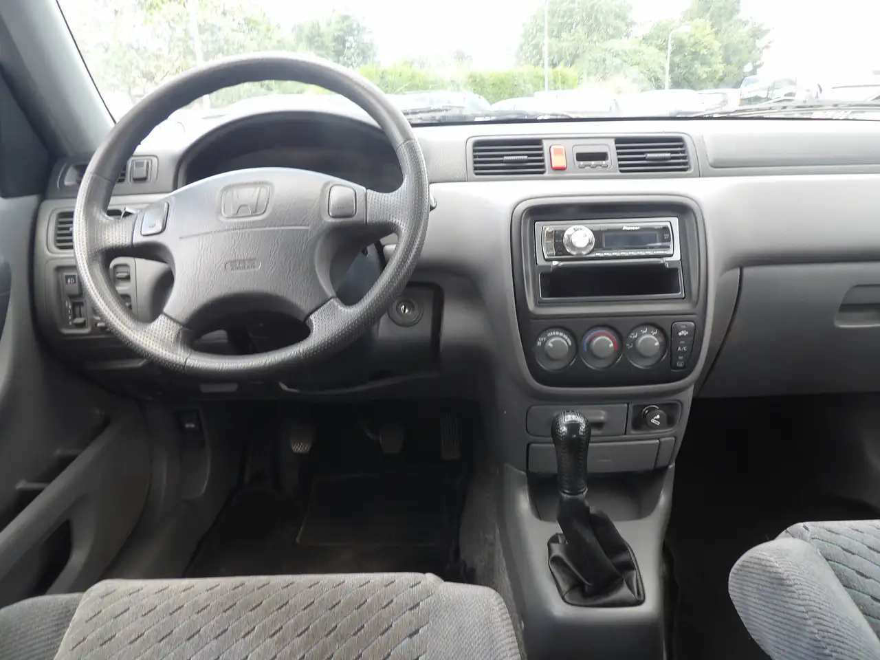 HONDA CR-V 4x4 - 2.0 147ch - 138 000KMS - CLIMATISATION - ATTELAGE - 4 ROUES AVEC PNEUS HIVER