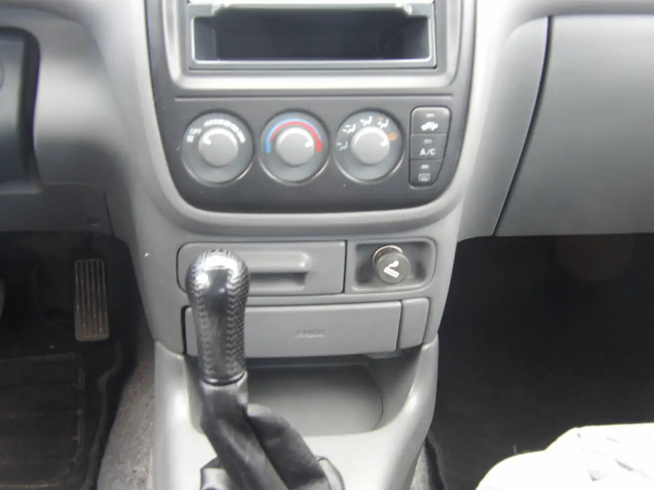 HONDA CR-V 4x4 - 2.0 147ch - 138 000KMS - CLIMATISATION - ATTELAGE - 4 ROUES AVEC PNEUS HIVER