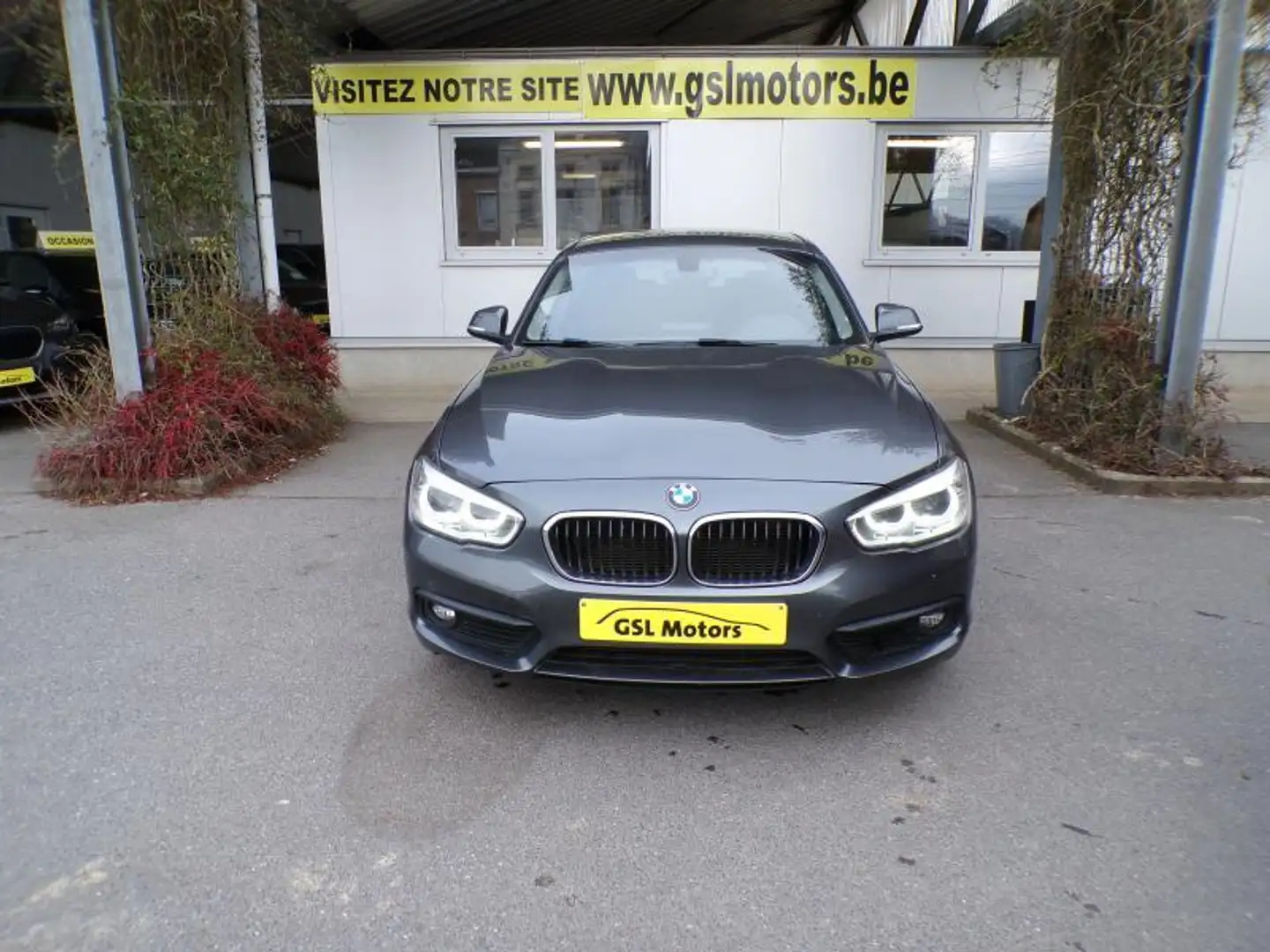 BMW 114 1.5D 95cv gris 10/18 Airco GPS Bluetooth Radio Gris - 2