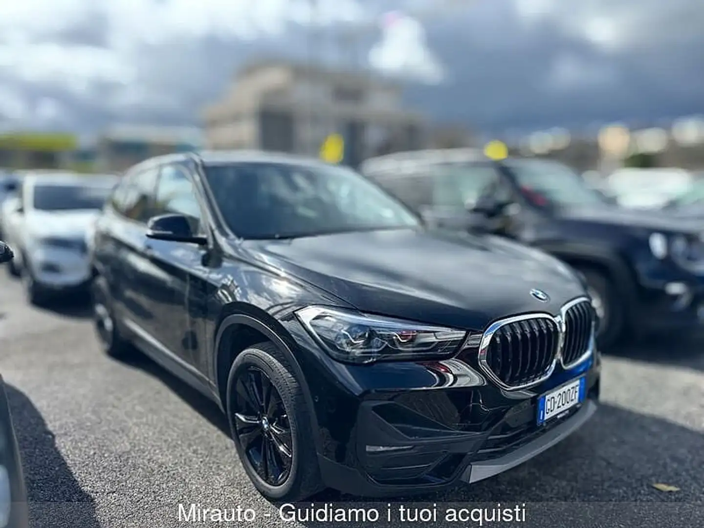 BMW X1 (F48) X1 sDrive16d Sport Zwart - 1