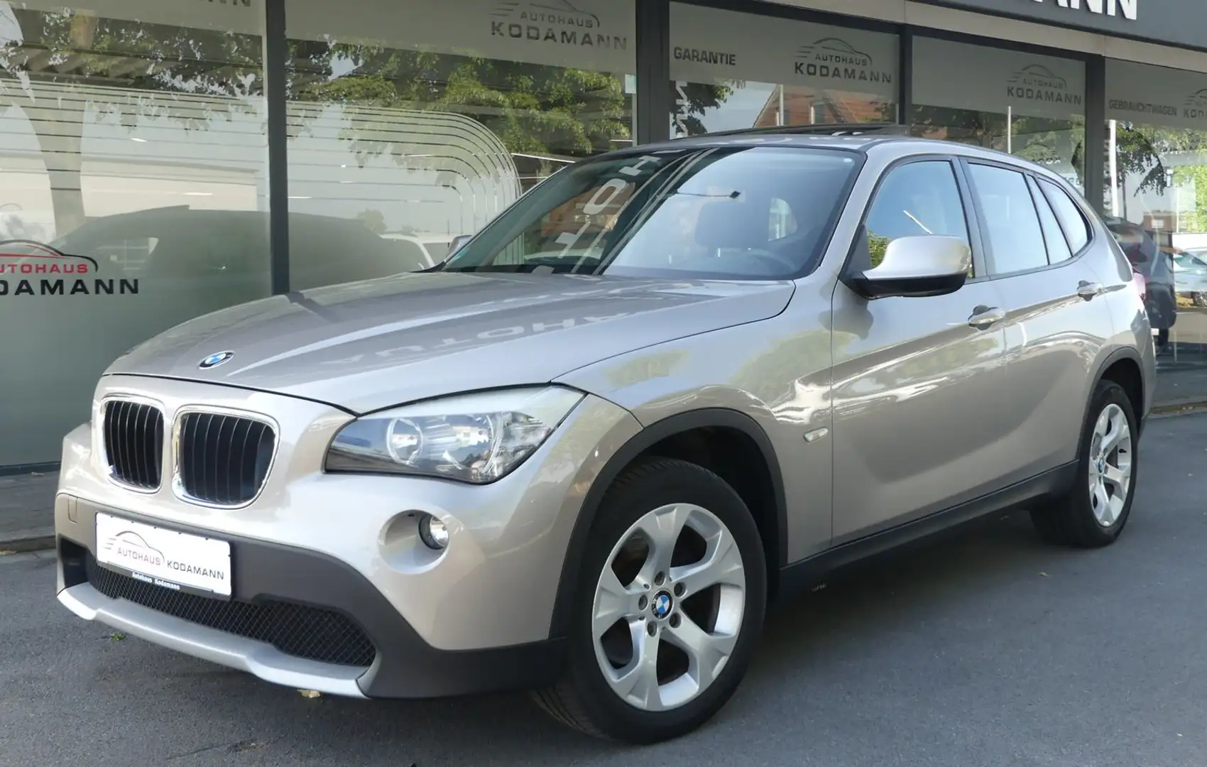 BMW X1 xDrive 20d*Panorama*Tempomat*Klimaautom.*AHK Argento - 1