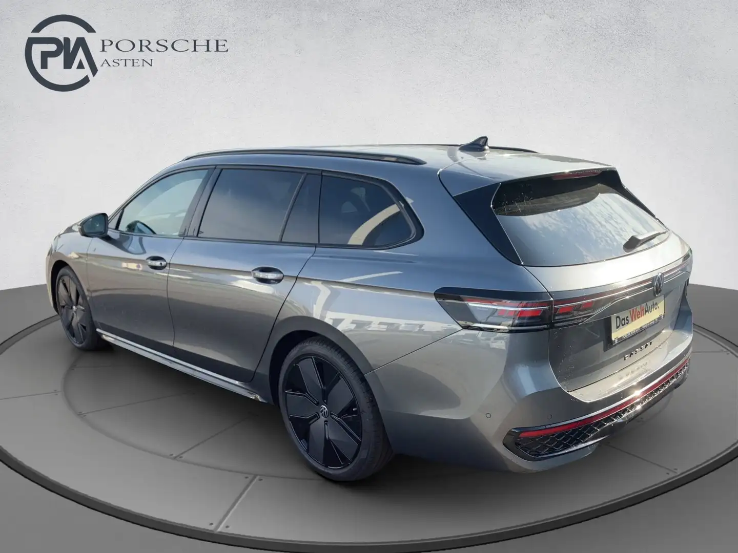 Volkswagen Passat Variant Sport eTSI DSG Grijs - 2