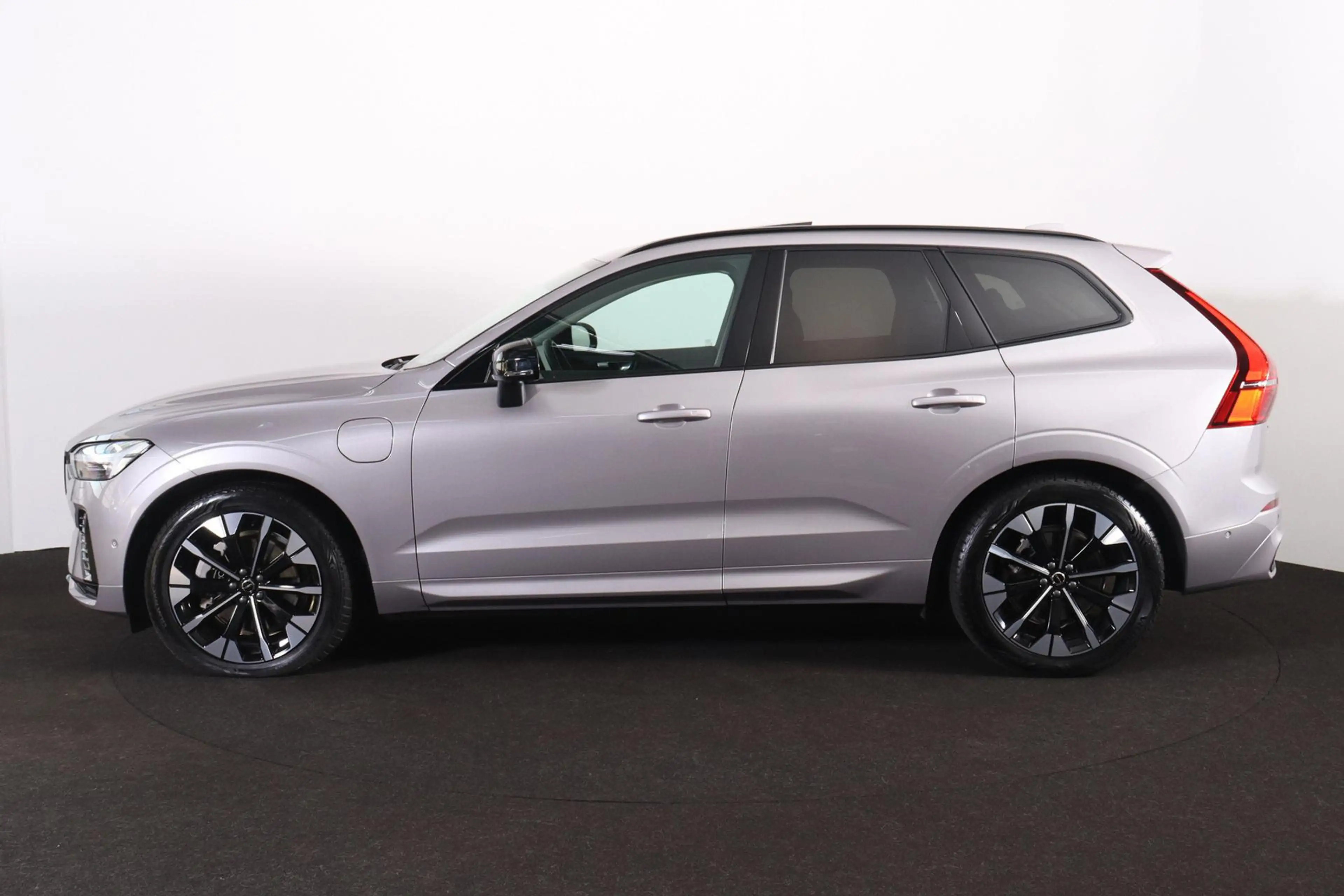 Volvo XC60 T6 Recharge AWD Ultra Dark - Luchtvering - Panoram — photo 3