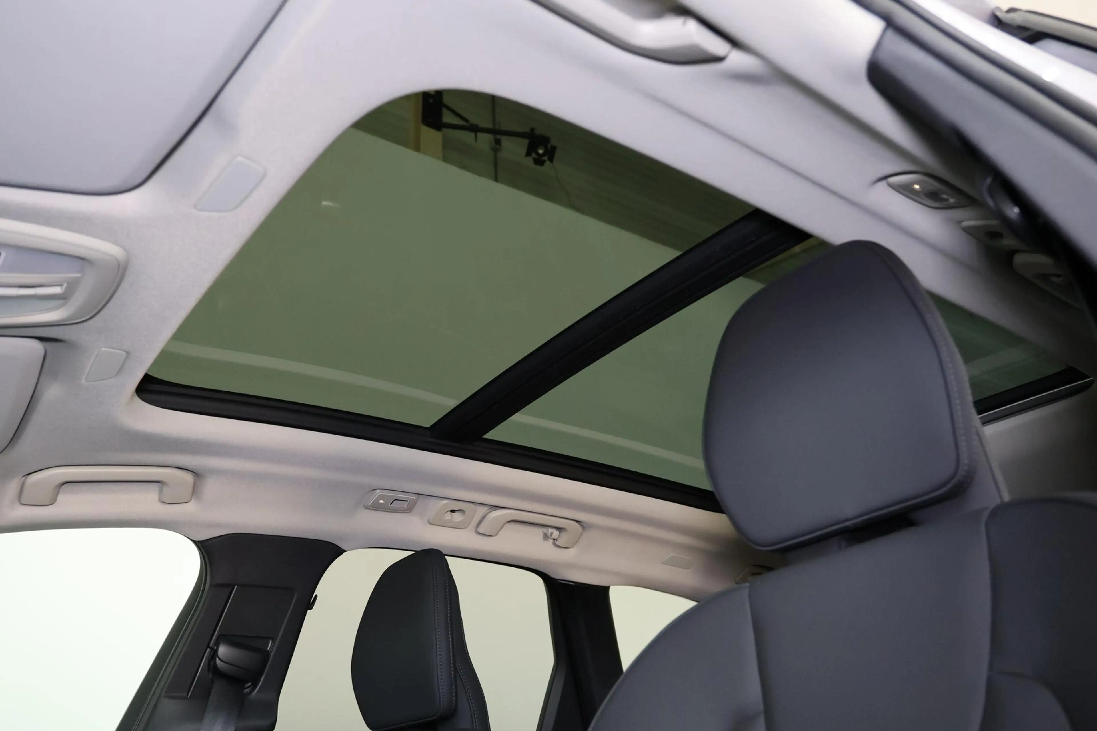 Volvo XC60 T6 Recharge AWD Ultra Dark - Luchtvering - Panoram — photo 6