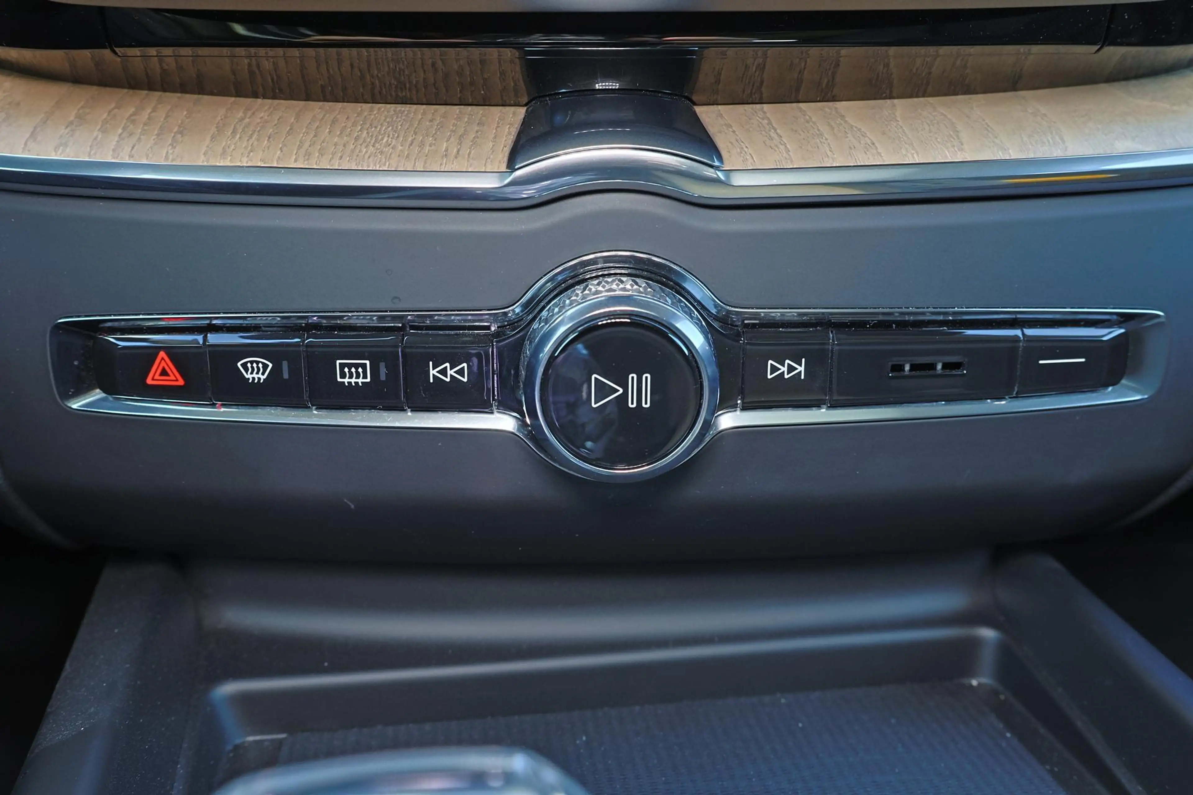 Volvo XC60 T6 Recharge AWD Ultra Dark - Luchtvering - Panoram — photo 10