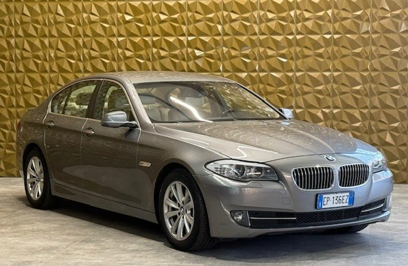 BMW 520 Serie 5 520d Business auto Grijs - 2